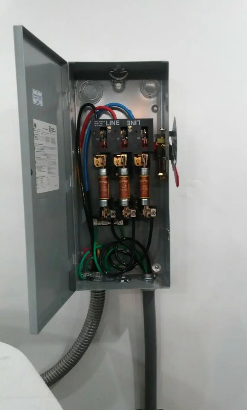Three-phase disconnect switch installed for Smoke Detector Installation in Aloha